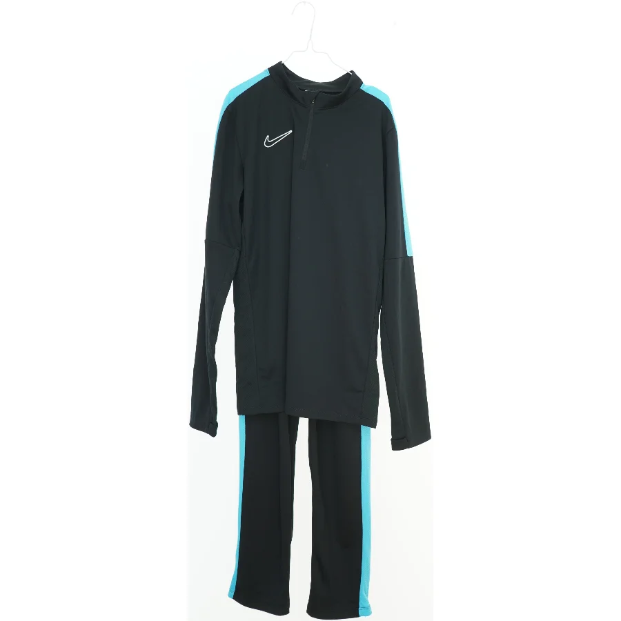 Sort og blå Nike træningssæt fra Nike (str. L)