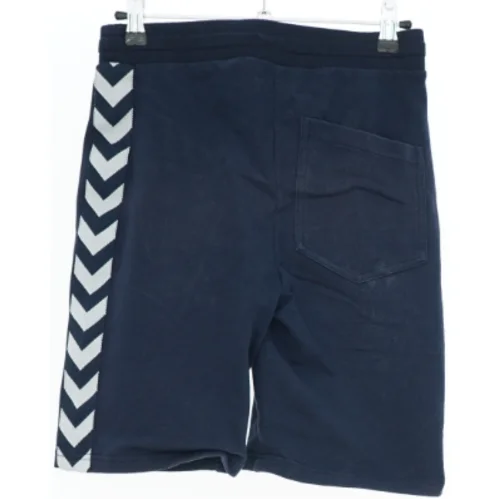 Mørkeblå shorts fra Hummel (str. 152)