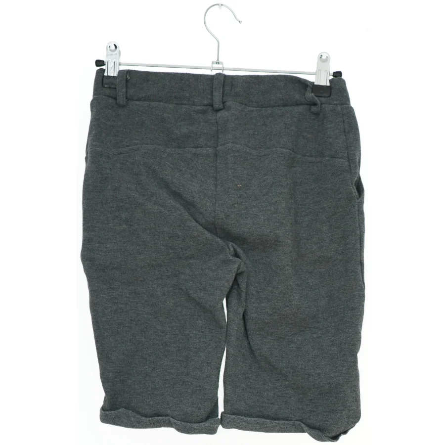 Grå shorts fra Name It (str. 140)