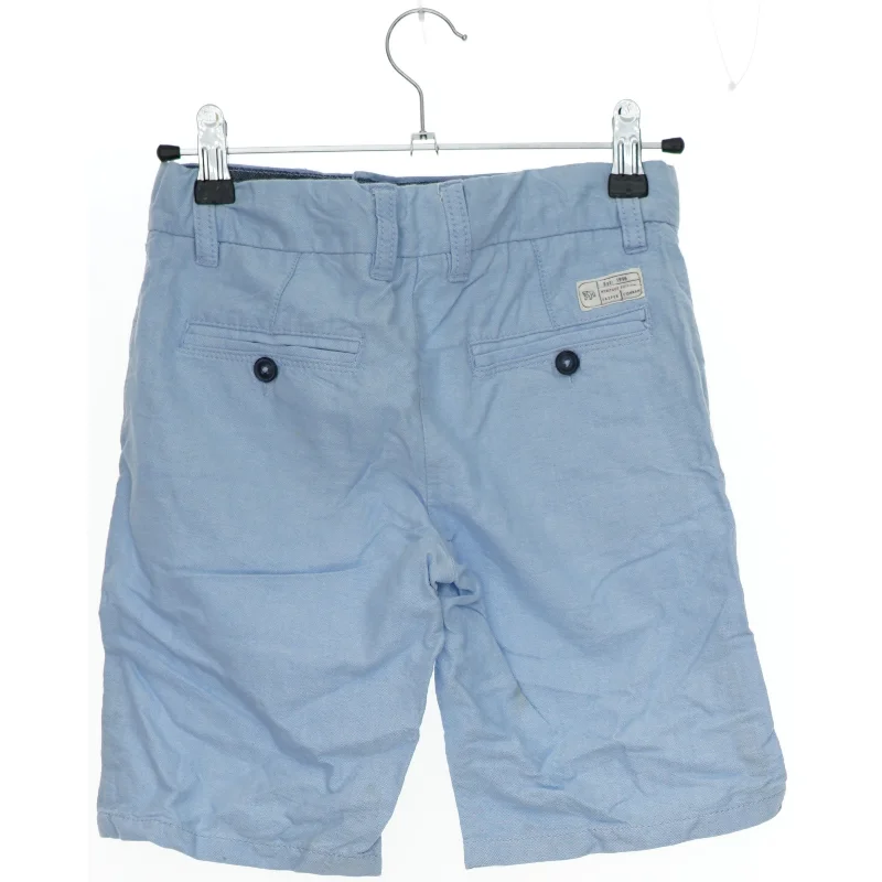 Lyseblå shorts fra Jasper J Conran (str. 134)