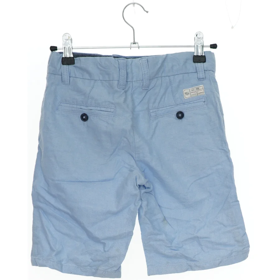 Lyseblå shorts fra Jasper J Conran (str. 134)