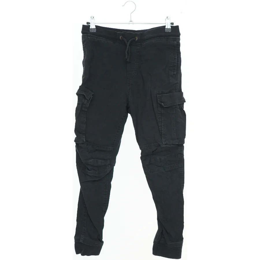Cargo Bukser fra H&M (str. 140)