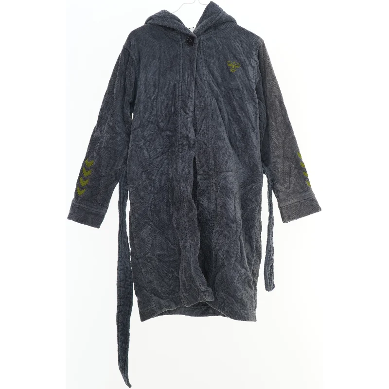 Grå badekåbe med hætte fra Hummel (str. 122)