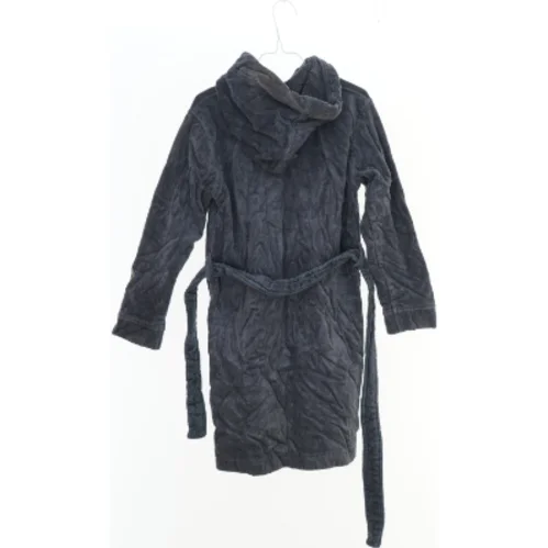 Grå badekåbe med hætte fra Hummel (str. 122)