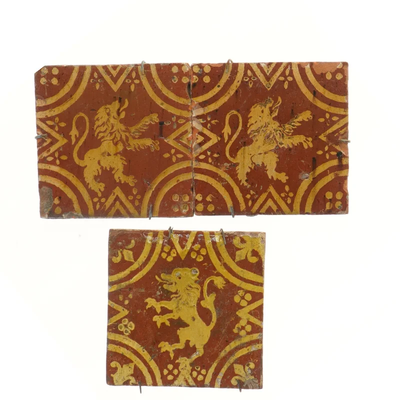 Oranje fliser med løvemotiv (str. 15,5x15,5 cm)