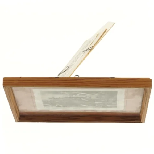 Indrammet litografi med skibsmotiv (str. 20,5x26 cm)