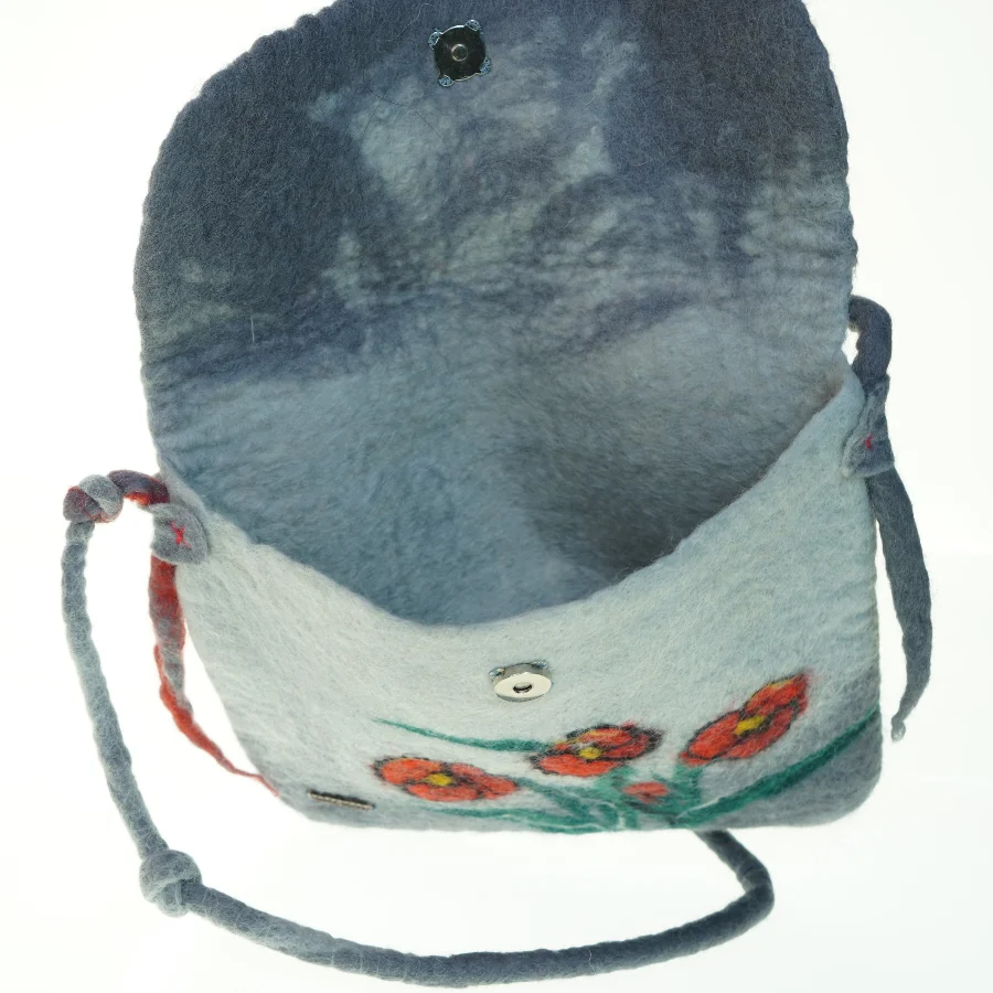 Filtet og håndlavet skuldertaske i uld (str. 28x26 cm)