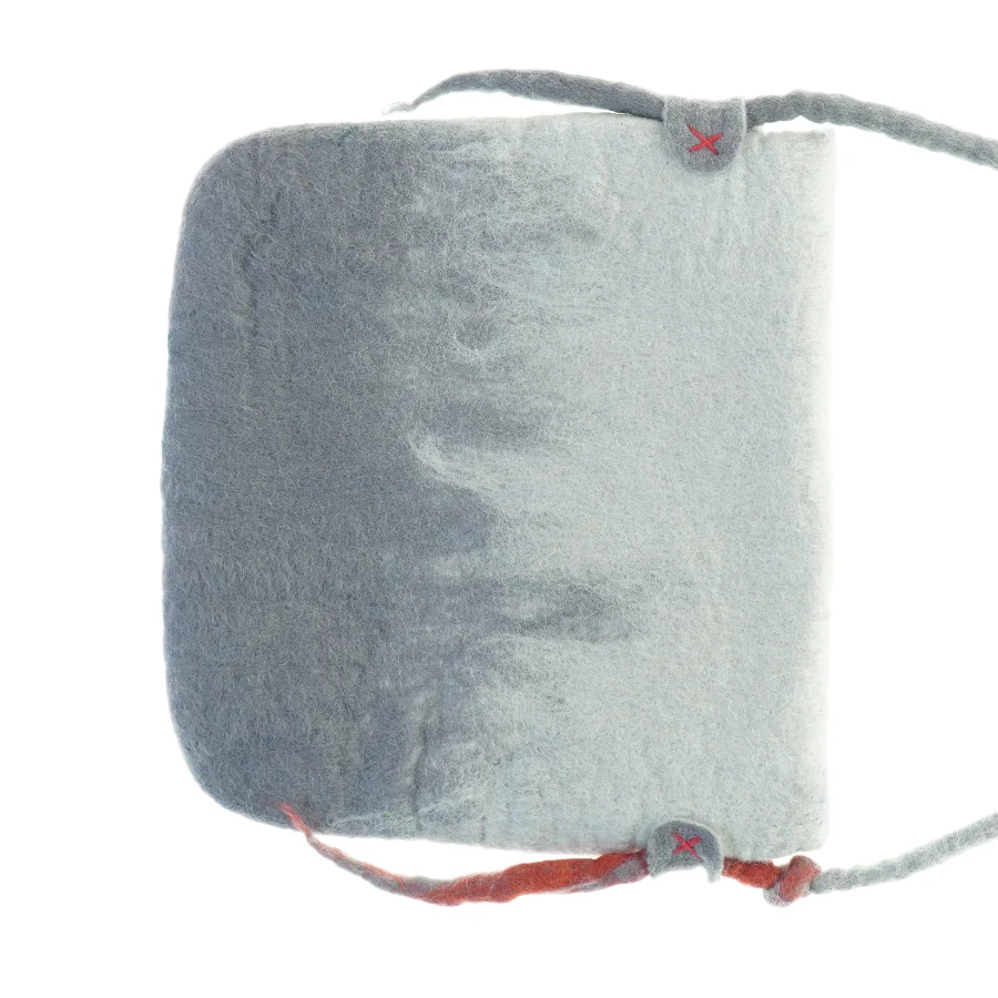 Filtet og håndlavet skuldertaske i uld (str. 28x26 cm)