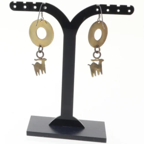 Øreringe med dyrevedhæng (str. 5 komma 5 x 2 komma 2 cm)