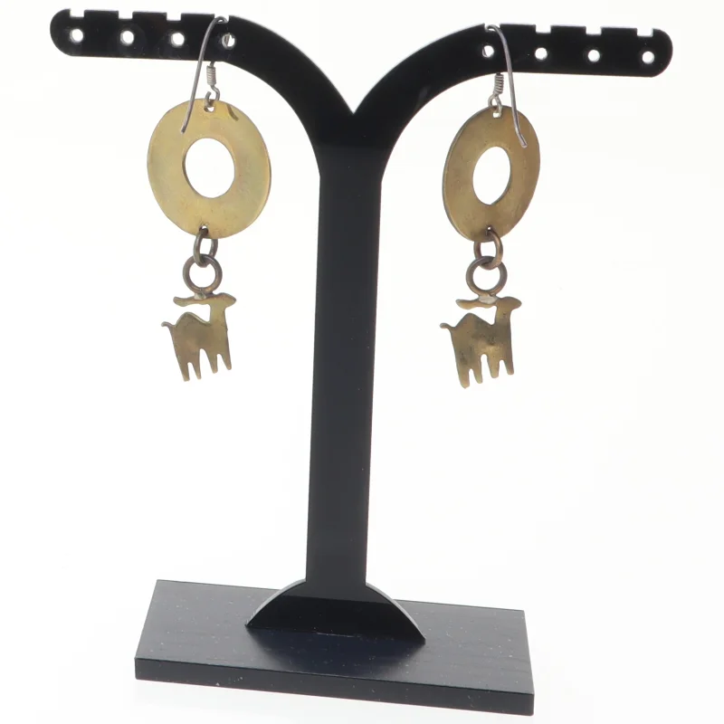 Øreringe med dyrevedhæng (str. 5 komma 5 x 2 komma 2 cm)