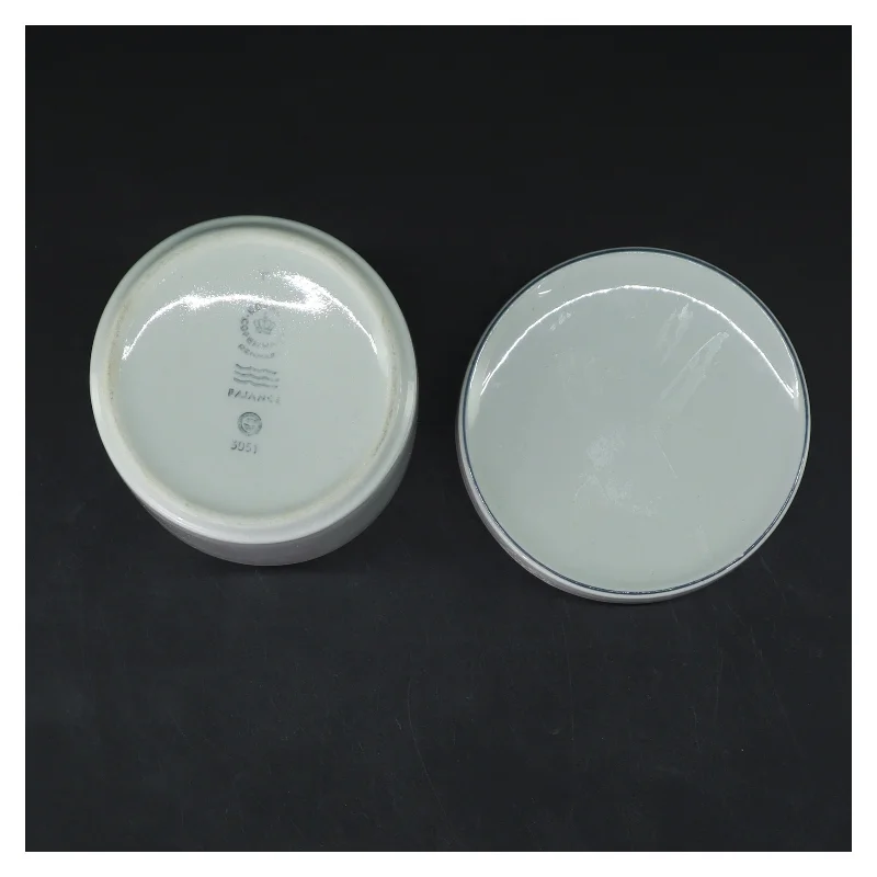 Blåkant skål med låg fra Royal Copenhagen (str. Ø 8,5 cm højde 8 cm)