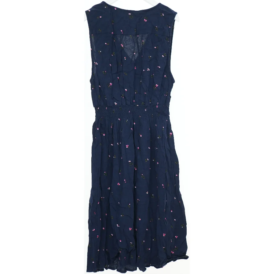 Lang kjole med blomstermønster fra H&M (str. L)