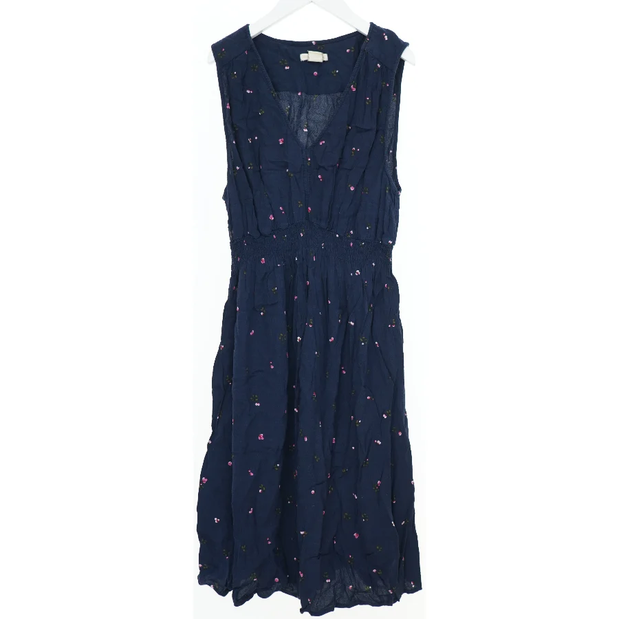 Lang kjole med blomstermønster fra H&M (str. L)