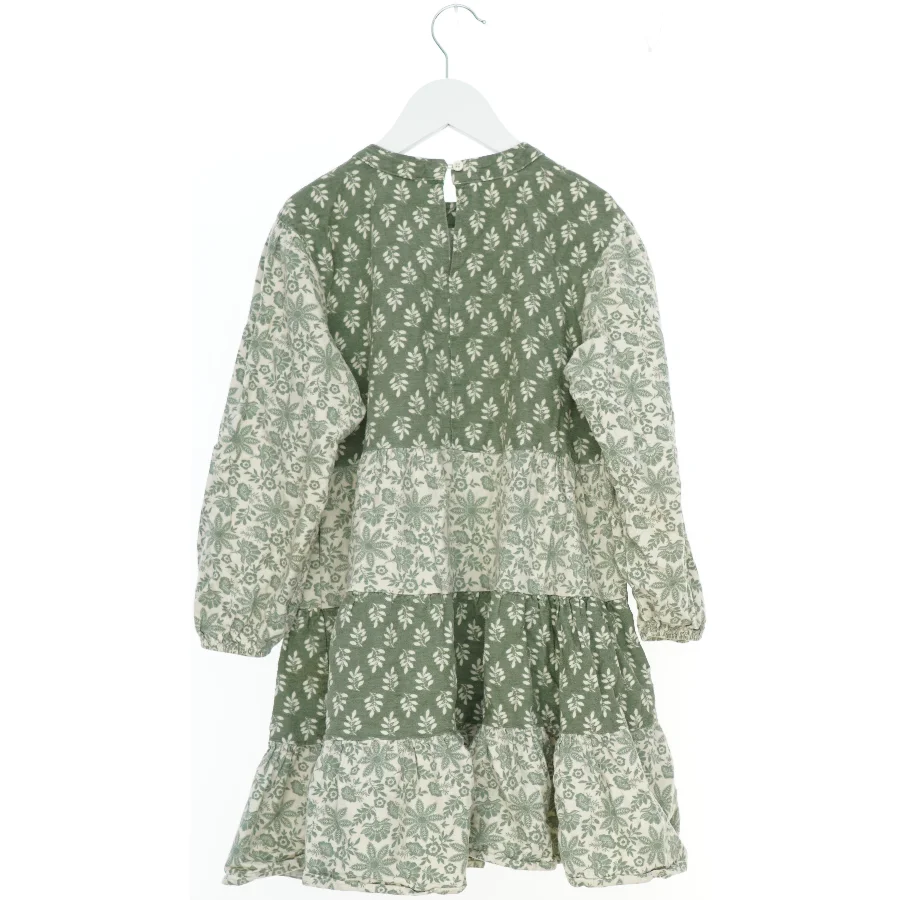 Kjole med grønt og hvidt mønster fra LC Waikiki  (str. 134)