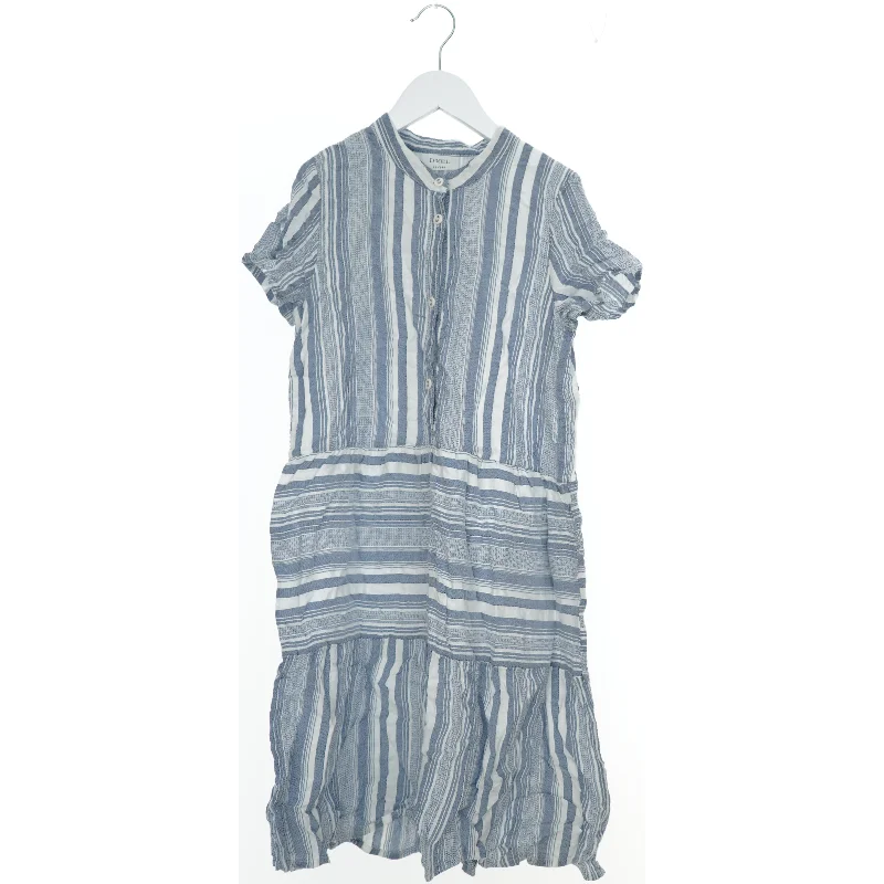 Stribet sommerkjole fra D-XEL (str. 164)