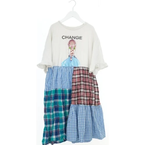 Patchwork kjole med print fra SHEIN  (str. 152)