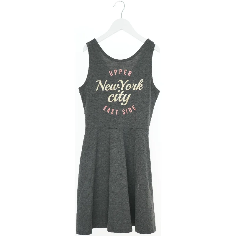 Grå kjole med tryk fra H&M (str. 164)