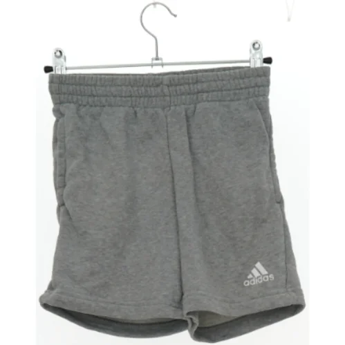 Shorts fra Adidas (str. 128 cm)