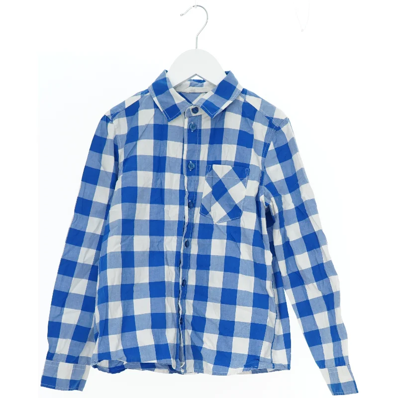 Skjorte i ternet mønster fra H&M (str. 140)