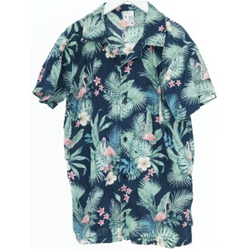 Hawaiiskjorte med blomster og flamingoer fra VRS (str. 164)