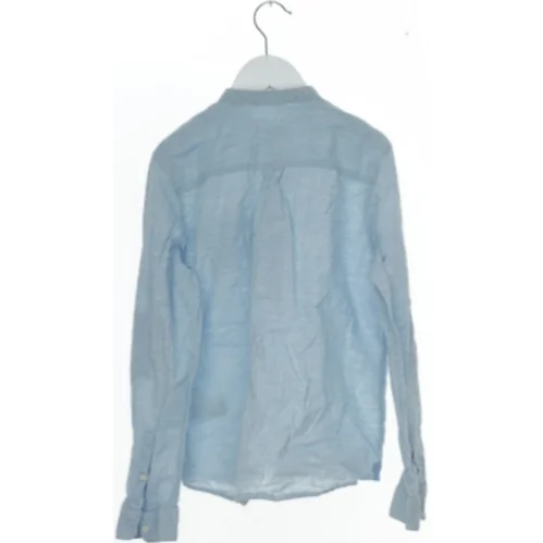 Lyseblå skjorte til børn fra H&M (str. 146)