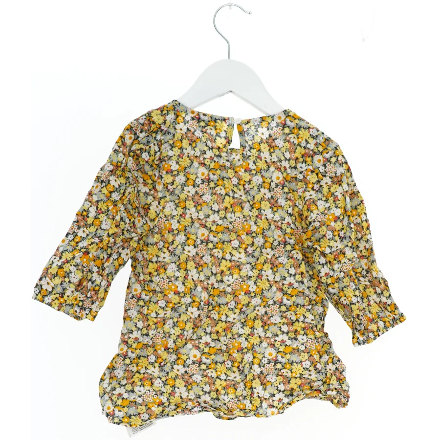 Bluse med blomsterprint fra Name It (str. 128)