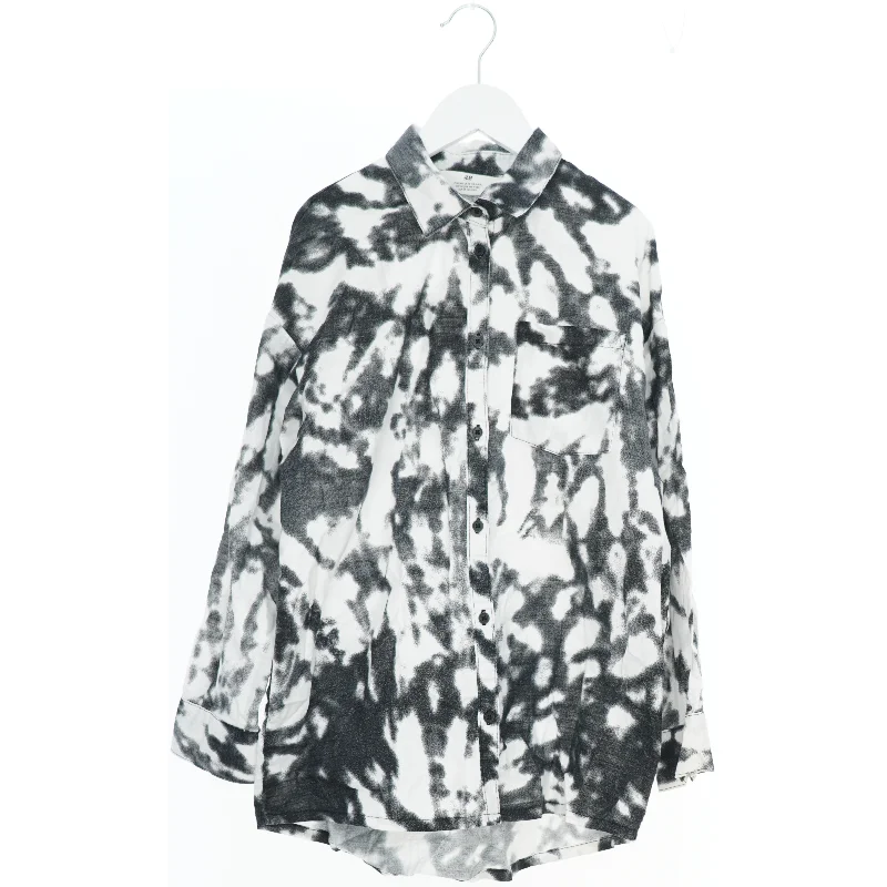 Mønstret skjorte fra H&M (str. 140)