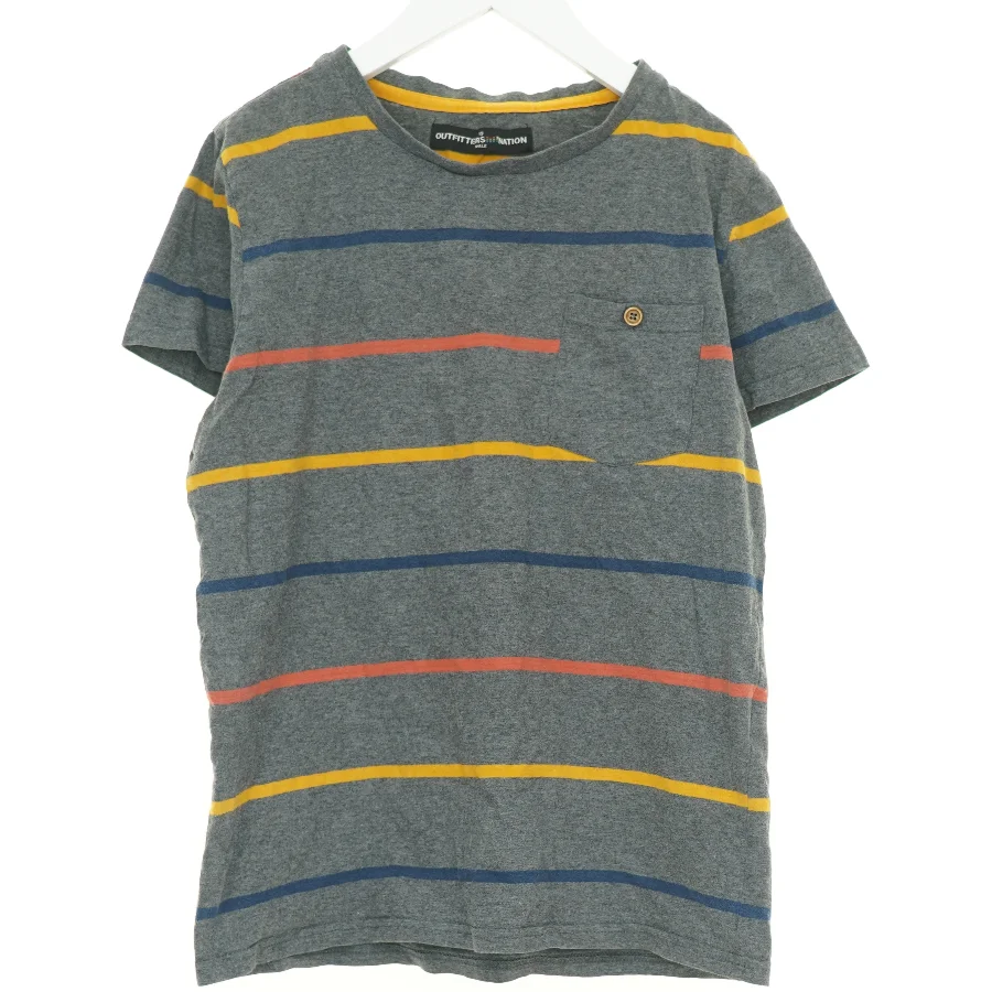 T-Shirt fra Outfitters (str. 152 cm)