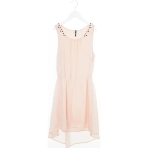 Ærmeløs kjole med nitter fra Outfitters Nation (str. S)