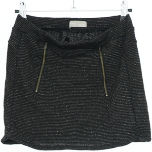 Sort nederdel med lynlåse fra Name It (str. 152)