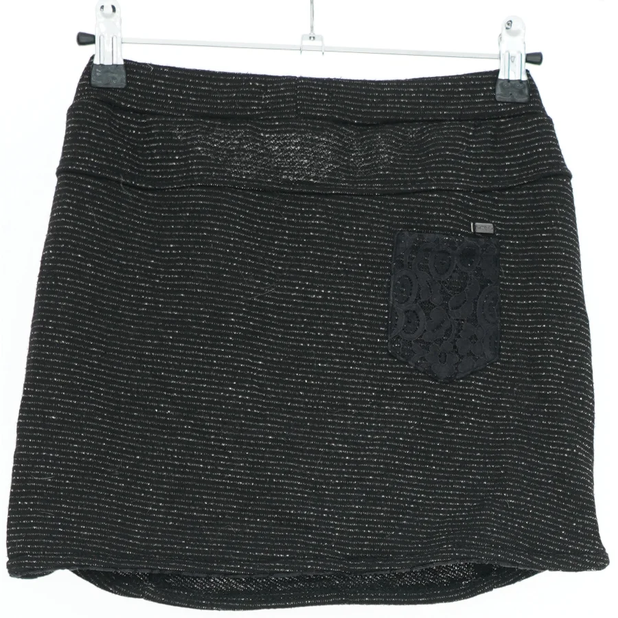 Sort nederdel med lynlåse fra Name It (str. 152)