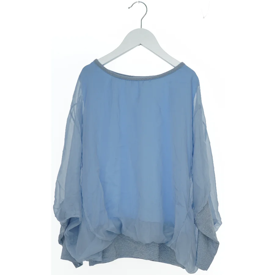 Transparente blå bluse med grå nederdel fra Creme Fraiche (str. XL)