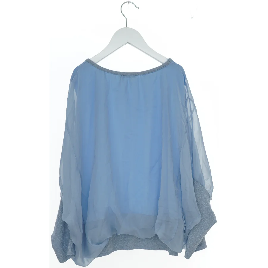 Transparente blå bluse med grå nederdel fra Creme Fraiche (str. XL)