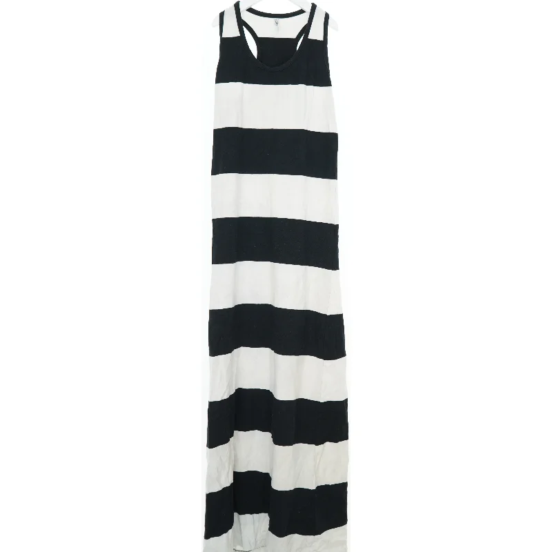 Sort og hvid stribet kjole fra Grunt (str. L)