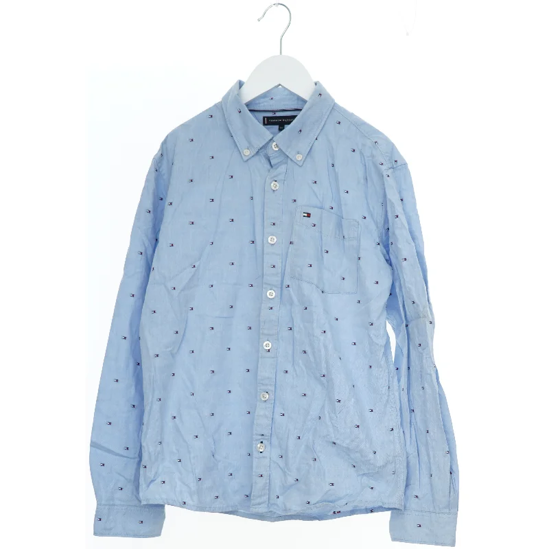 Lyseblå skjorte fra Tommy Hilfiger (str. 152)