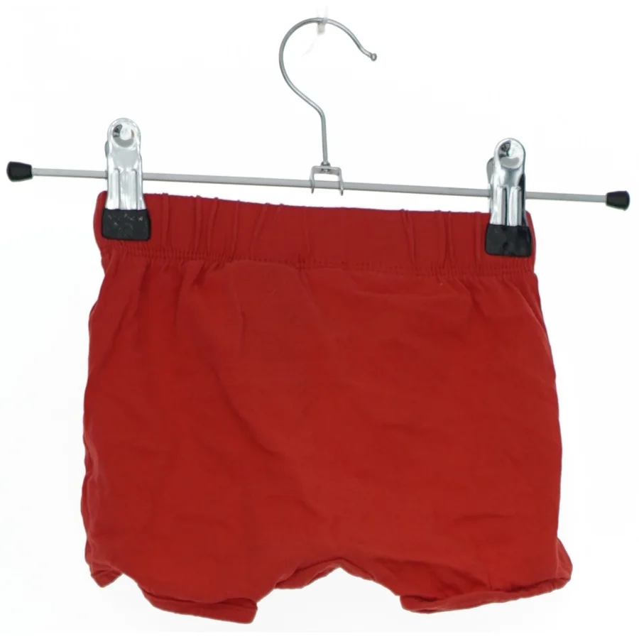 Røde shorts til børn fra H&M (str. 62)