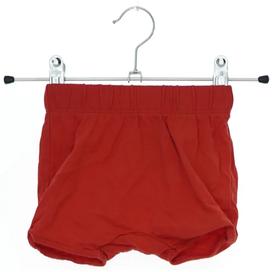 Røde shorts til børn fra H&M (str. 62)