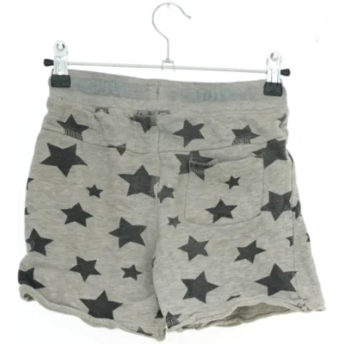 Børneshorts med stjernemønster fra Luca & Lola (str. 128)