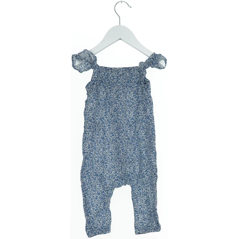 Sommerdragt med blomsterprint fra H&M (str. 74)