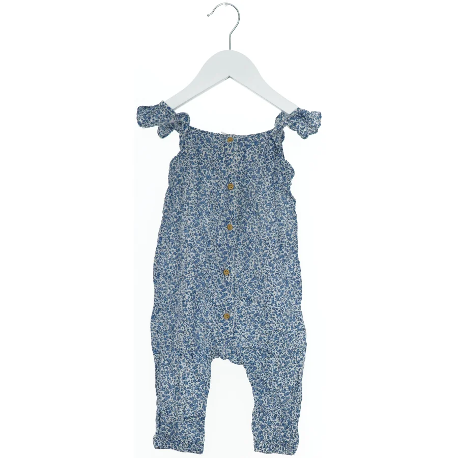 Sommerdragt med blomsterprint fra H&M (str. 74)