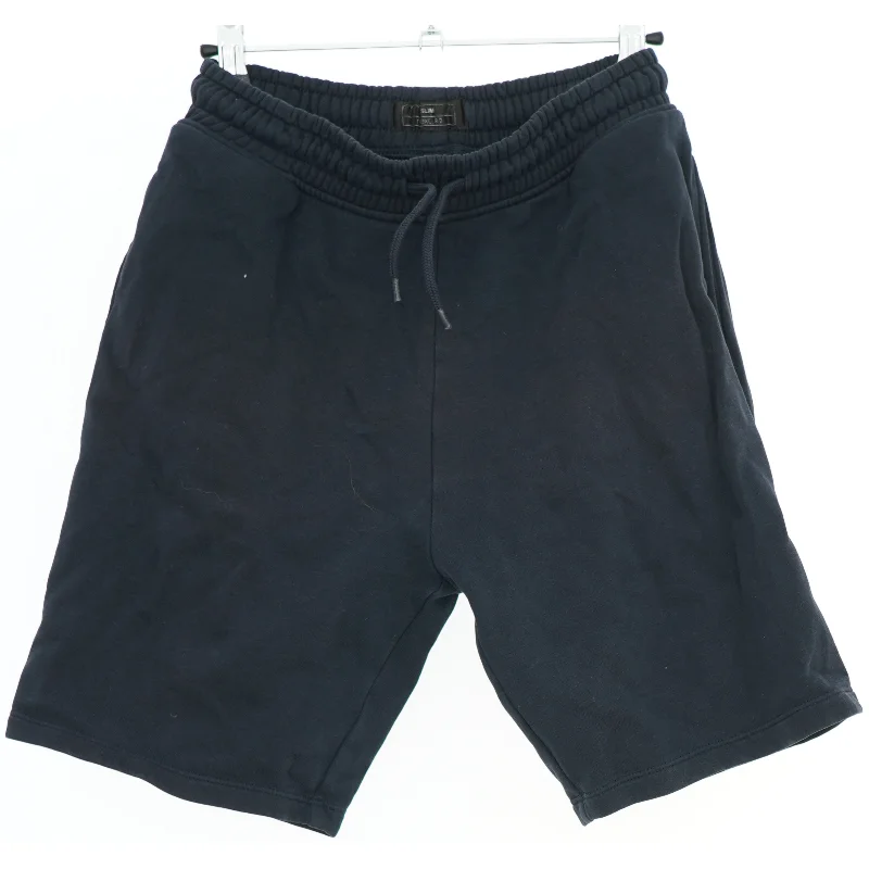 Herreshorts i mørkeblå fra Next (str. 158)