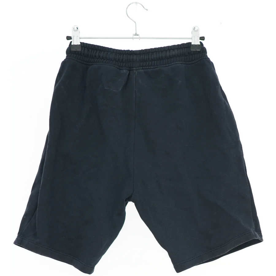 Herreshorts i mørkeblå fra Next (str. 158)