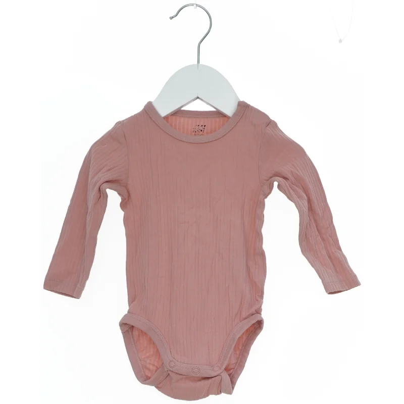 Langærmet bodystocking i lyserød fra H&M (str. 68)