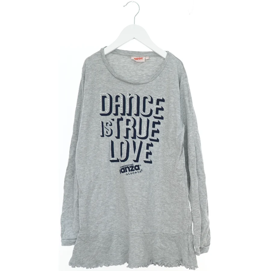 Grå bluse med tekstprint fra Dimension Danza (str. 170)