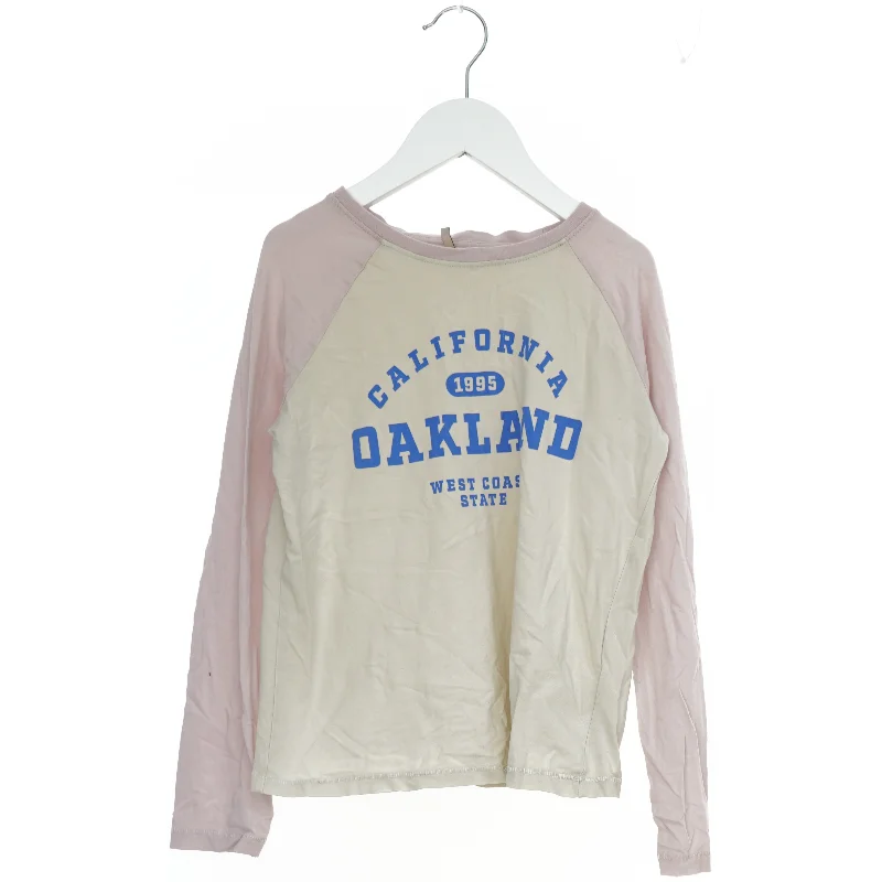 Langærmet bluse med print fra Only (str. 140)