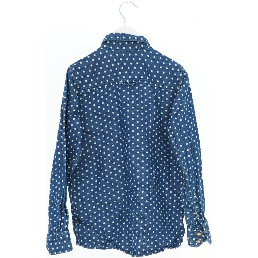 Skjorte med prikker fra Outfitters Nation (str. 140)