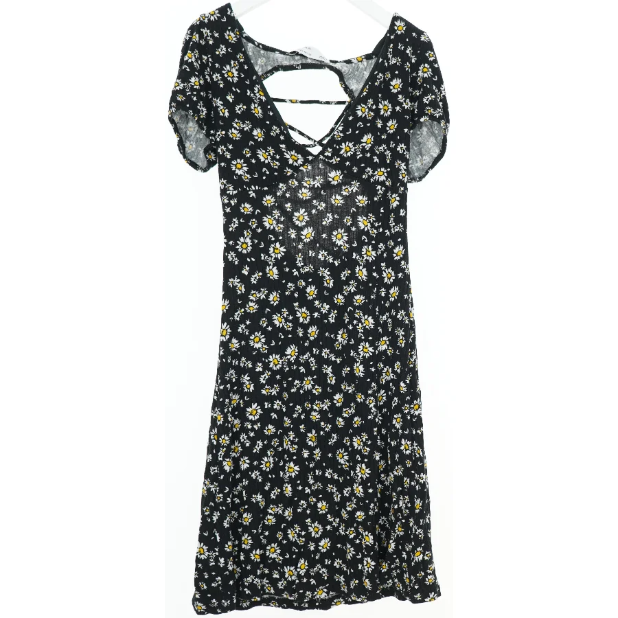 Blomstret sommerkjole med snøredetaljer fra Bershka (str. S)