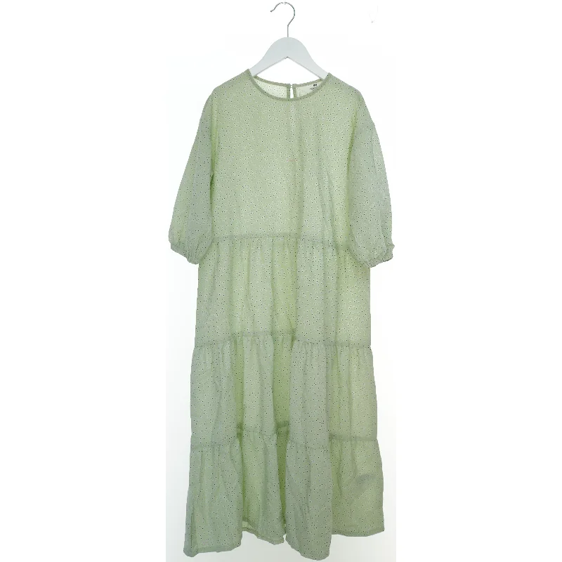 Lang kjole med mønster fra H&M (str. 146)