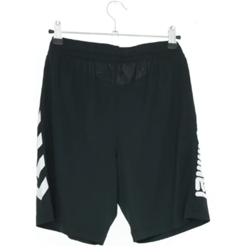 Sports shorts fra Hummel (str. 176)