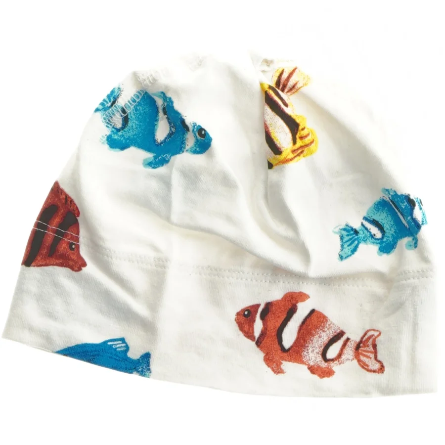 Børnehue med fiskemotiv fra H&M (str. 56)